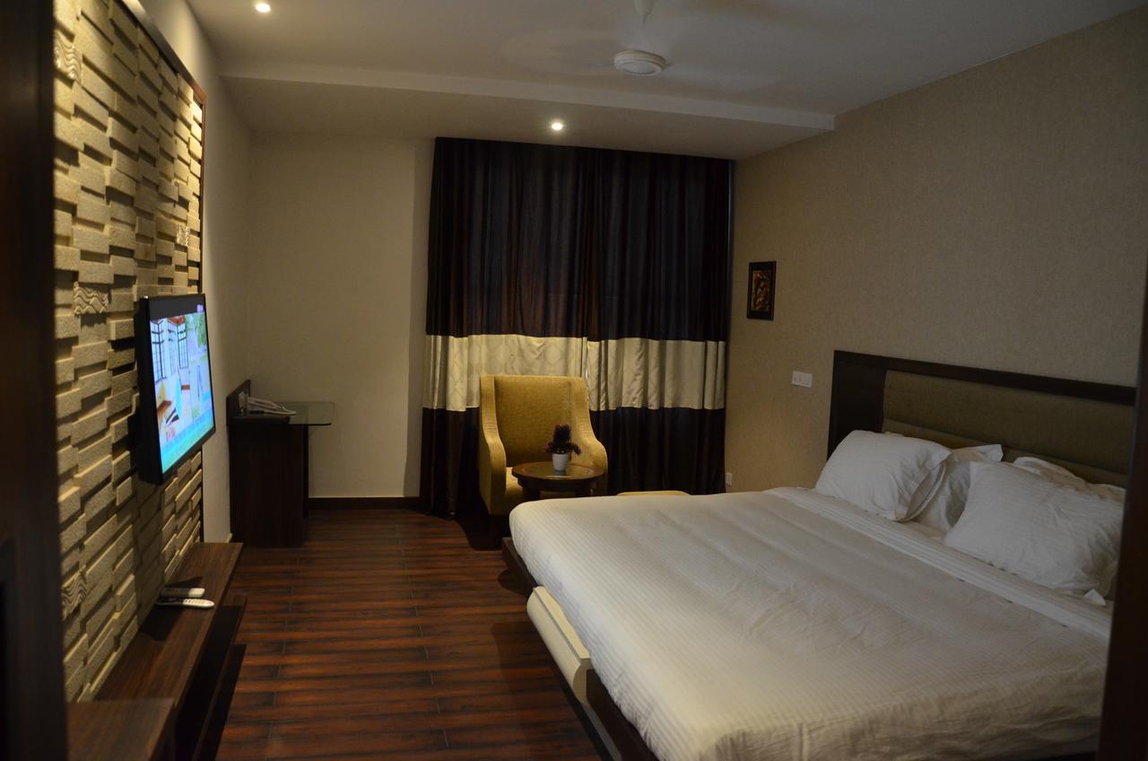 Hotel Fortune Blue Sikar Bagian luar foto