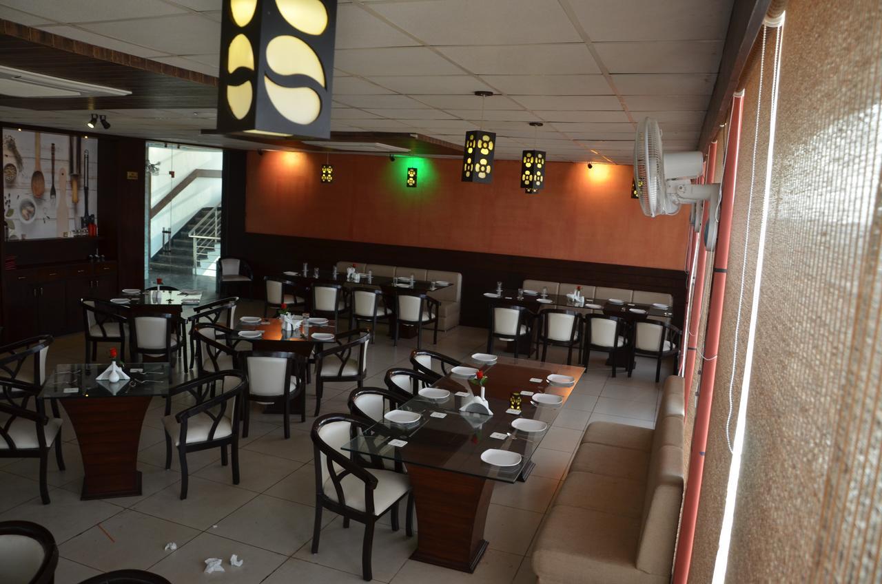 Hotel Fortune Blue Sikar Bagian luar foto