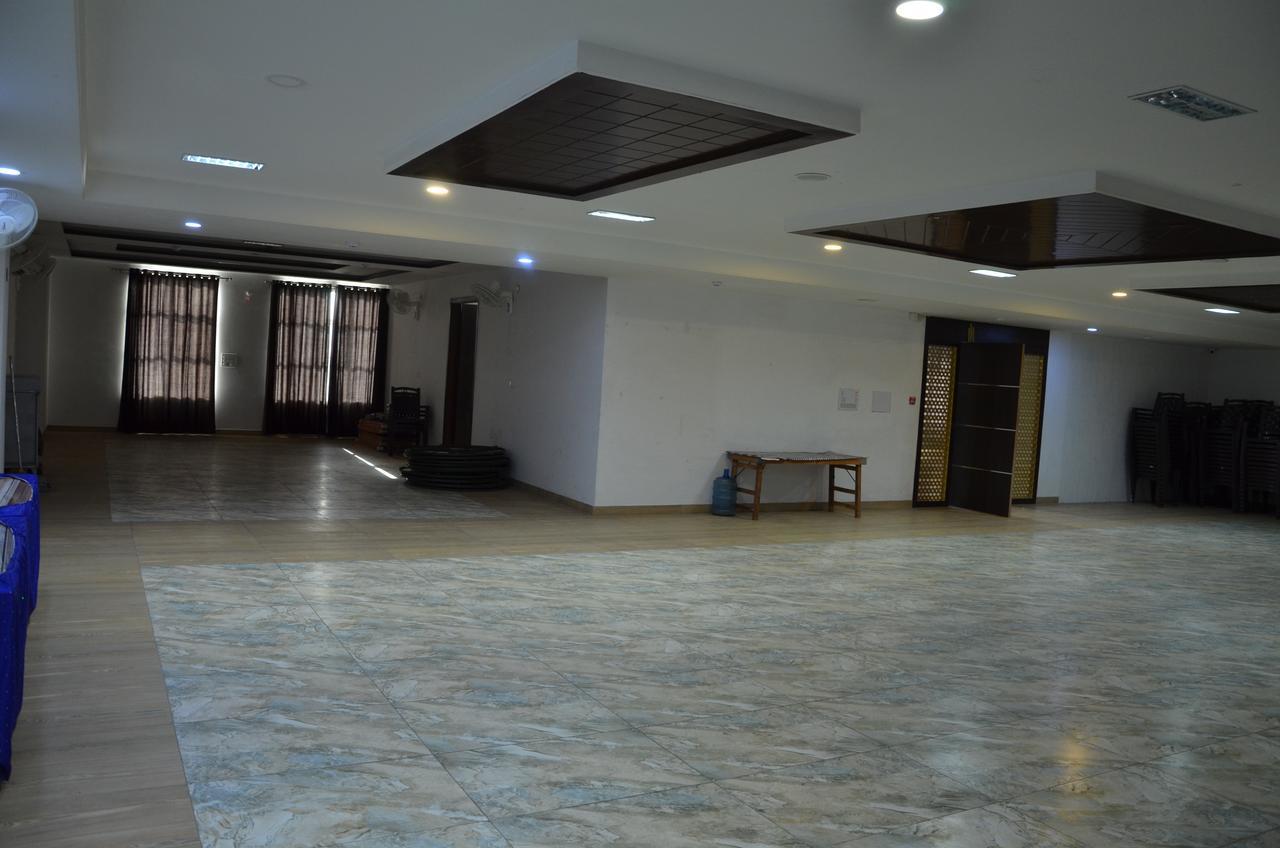 Hotel Fortune Blue Sikar Bagian luar foto