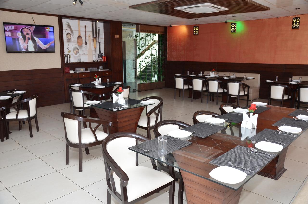 Hotel Fortune Blue Sikar Bagian luar foto