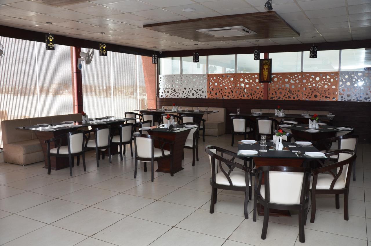 Hotel Fortune Blue Sikar Bagian luar foto