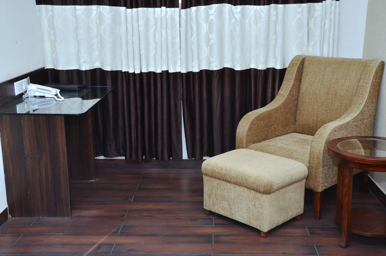 Hotel Fortune Blue Sikar Bagian luar foto