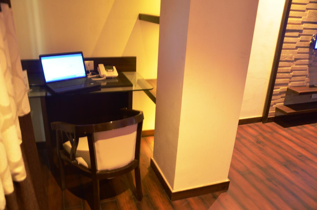 Hotel Fortune Blue Sikar Bagian luar foto