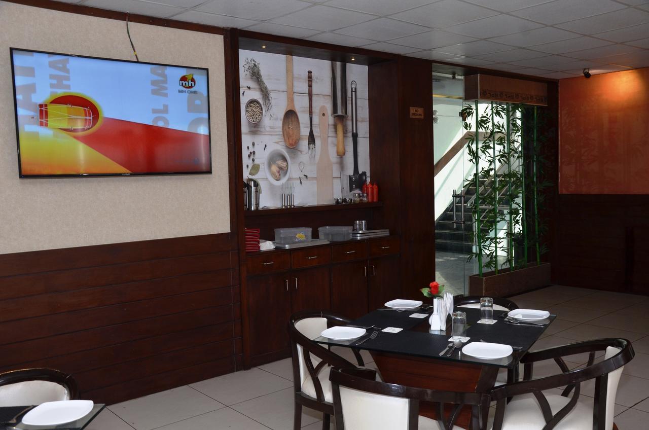 Hotel Fortune Blue Sikar Bagian luar foto