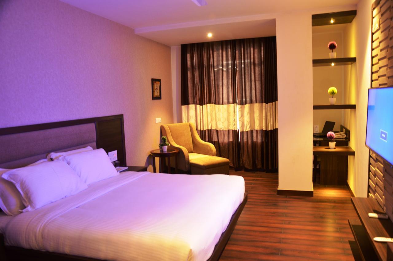 Hotel Fortune Blue Sikar Bagian luar foto