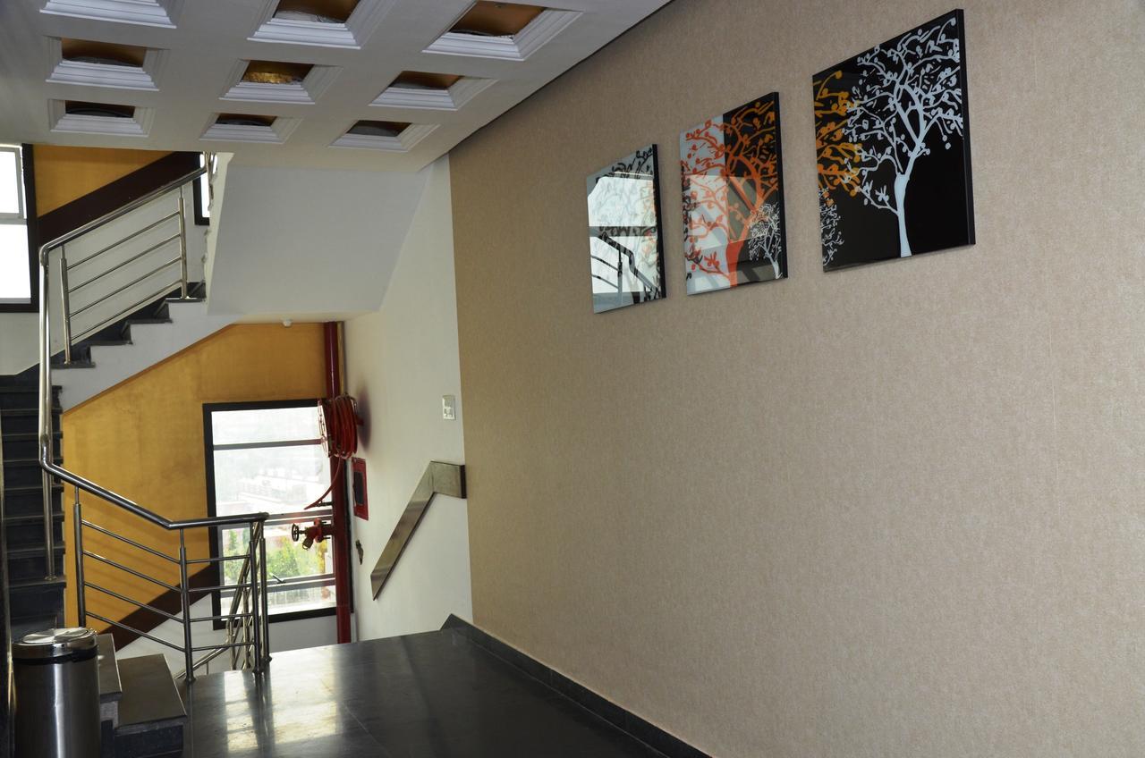 Hotel Fortune Blue Sikar Bagian luar foto