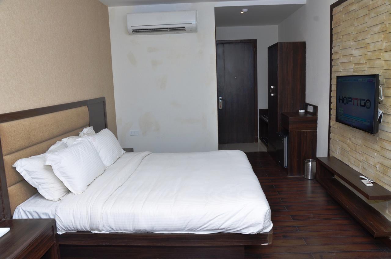 Hotel Fortune Blue Sikar Bagian luar foto